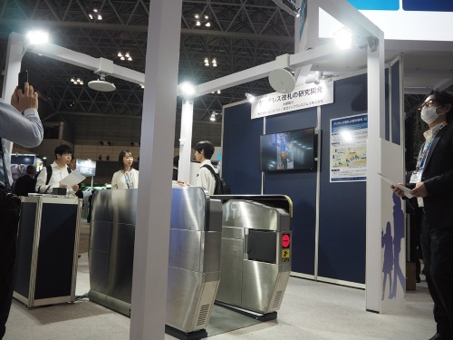 図3 東京メトロが出展したタッチレス改札