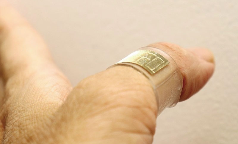 図1　「体温感知自己粘着性シート」の使用例