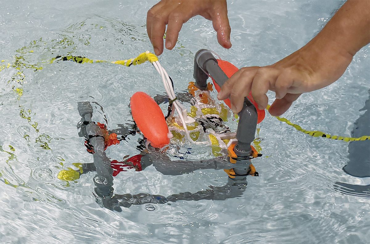 長崎総合科学大、50m潜航の水中ドローン 塩ビ使いモーター数3つで製作