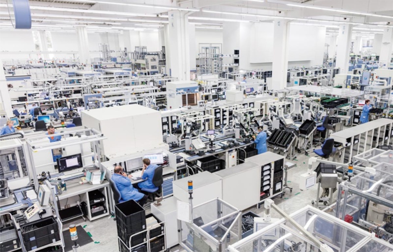 シーメンスのデジタル工場戦略総本山 人の尊重で生産性を13倍に 日経クロステック Xtech