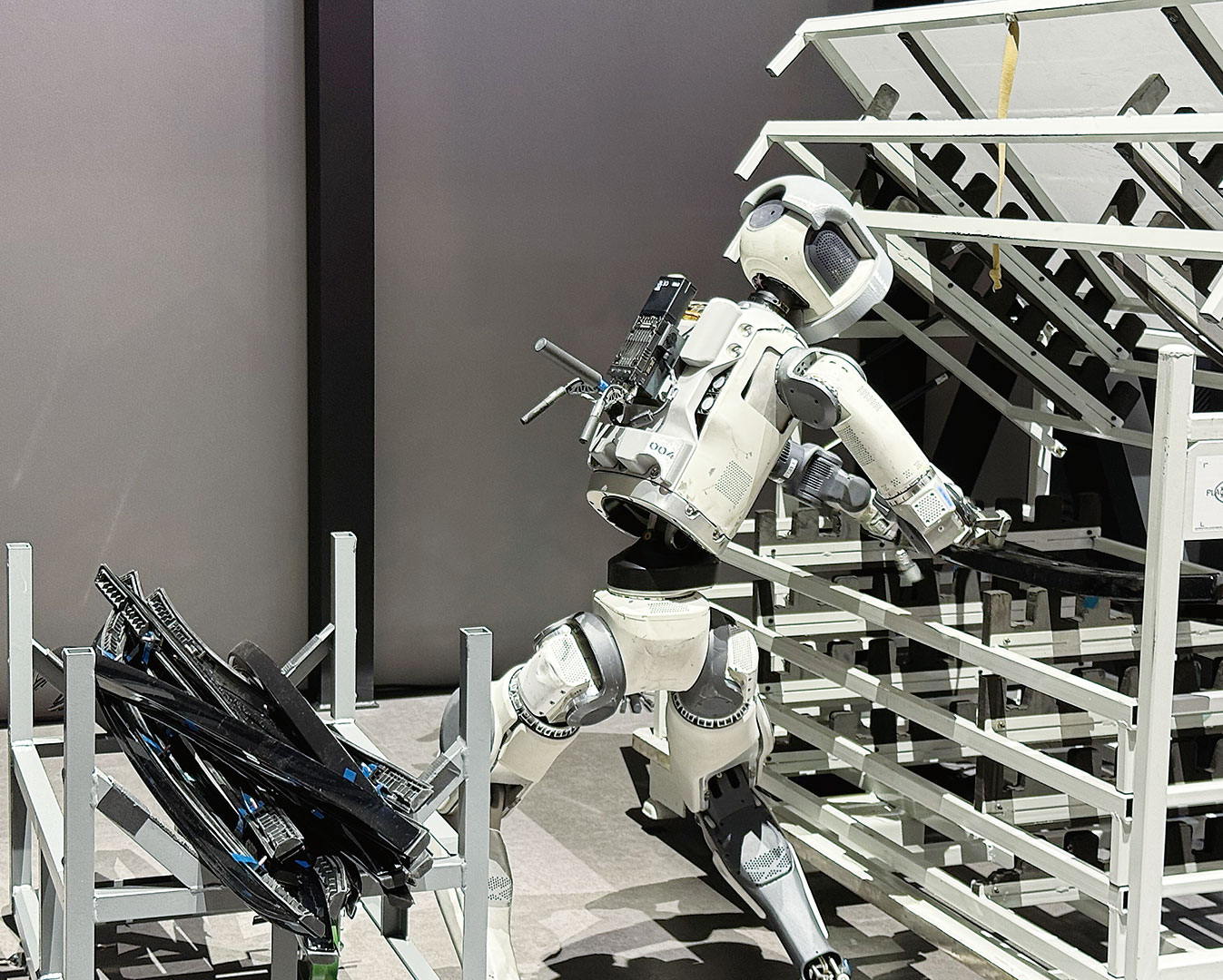 世界を席巻する人型ロボ、EV・半導体製造から家事までこなす（2ページ