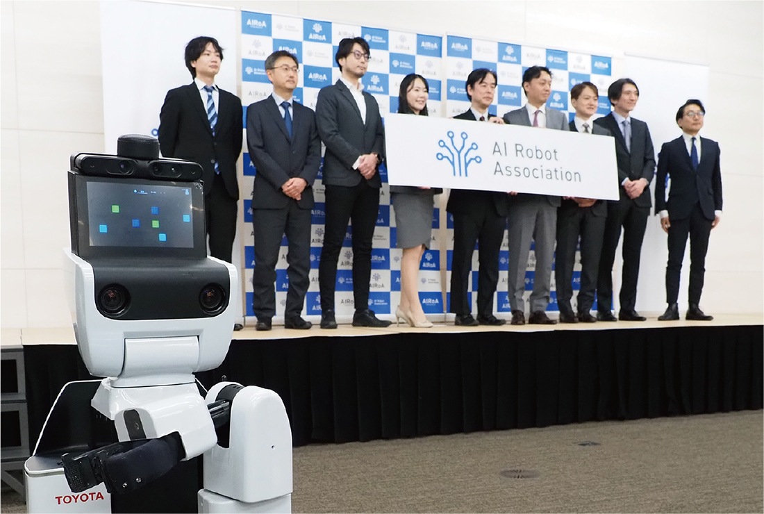 オールジャパンでロボAI開発へ、AIロボット協会「AIRoA」発足、メカ偏重への危機感後押し | 日経Robotics（日経ロボティクス）