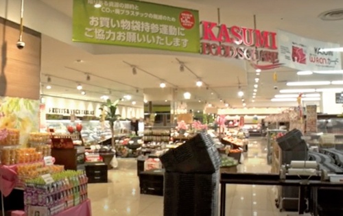 スーパーのカスミが値札や品切れを自動チェックするロボ、夜間に棚を自動撮影 | 日経Robotics(日経ロボティクス)