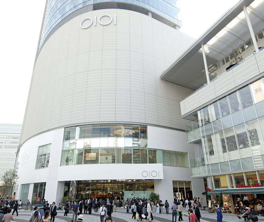 図1　有楽町マルイで清掃ロボが稼働