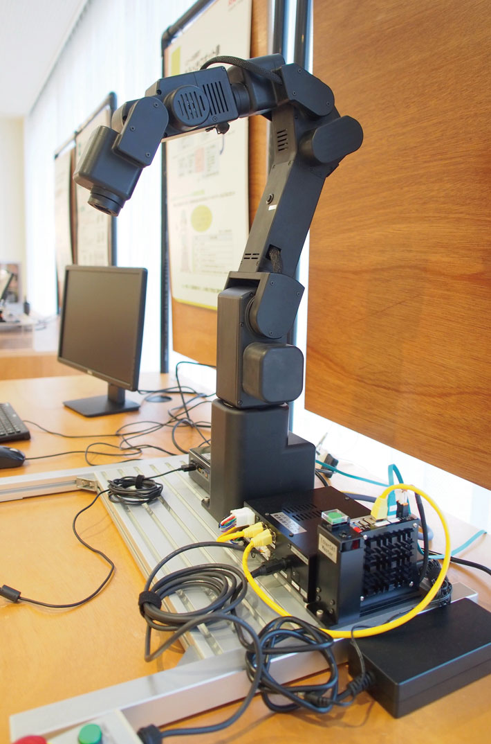 人の動作を真似るディープラーニング技術でリコーが新手法開発