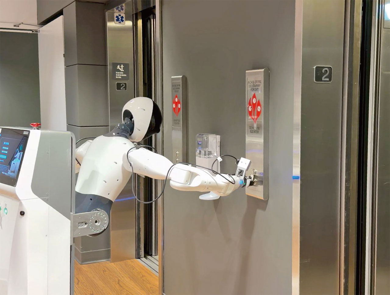 図1　140億パラメータの重い動画行動モデルでも7Hzでリアルタイム実行できることを証明