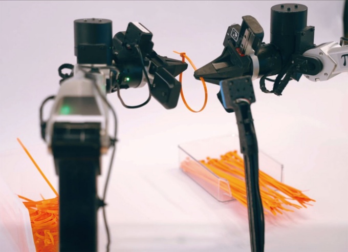 図1 1mm以下の精度が必要な作業をVLAで実現