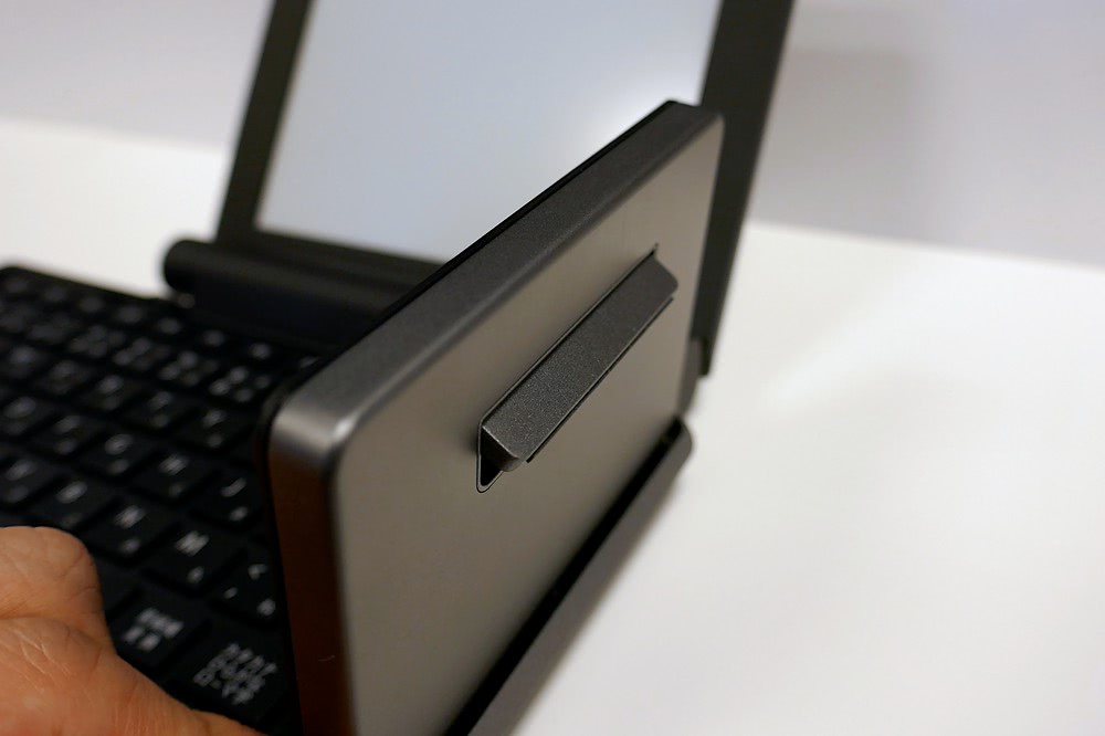 メモ端末のポメラ新版「DM30」、折り畳めるキーボードと乾電池