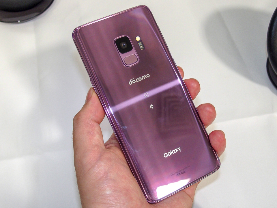 カメラを強化した「Galaxy S9／S9＋」、ドコモとauから発売へ | 日経