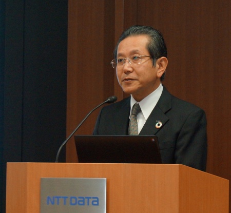 2019年3月期第3四半期決算を発表する柳圭一郎副社長