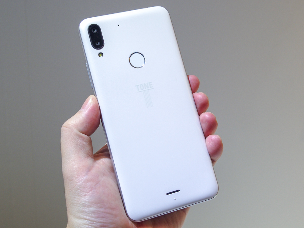 トーンモバイルが2万円の新スマホ「TONE e19」、見守り機能を