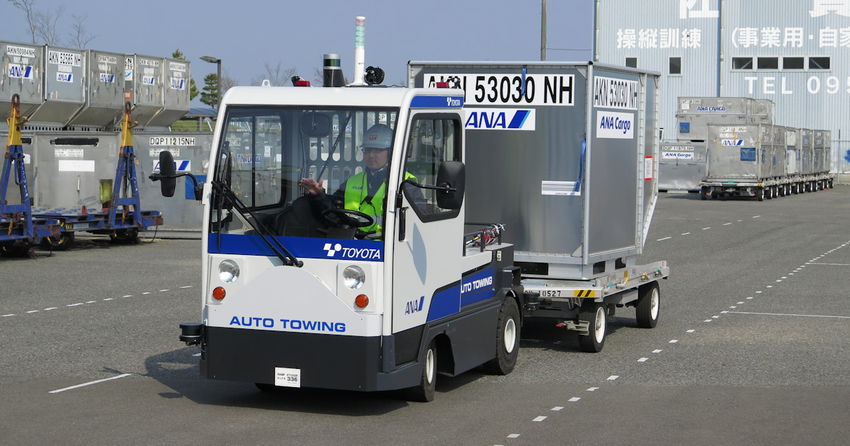 ANAと豊田自動織機がコンテナ牽引車の自動運転実証、2020年にも実用化