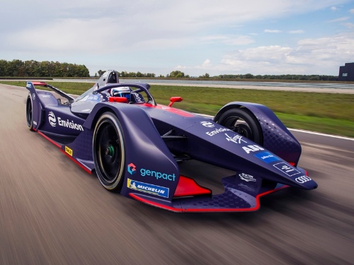 図2 ジェンパクト (Genpact)のロゴを付けて走るエンヴィジョン・ヴァージン・レーシング(Envision Virgin Racing)の車両