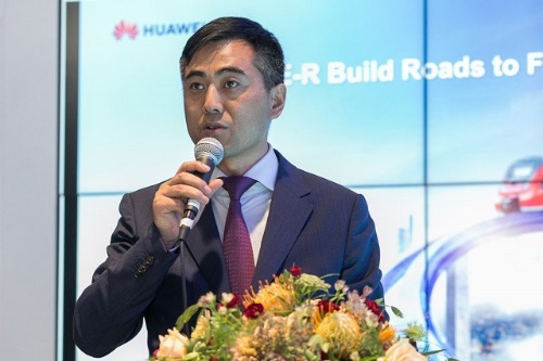 LTE-R Solutionを紹介するHuawei Global Transportationビジネスユニット代表のEman Liu氏