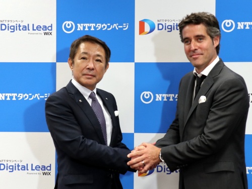 NTTタウンページの酒井紀雄社長(左)とWix.comのニール・ゾハール社長