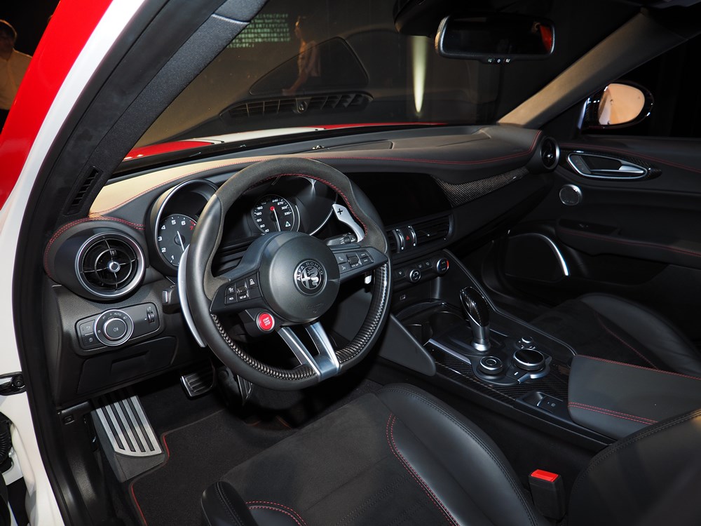 Fca アルファロメオ 1500万円の限定車を販売 日経クロステック Xtech