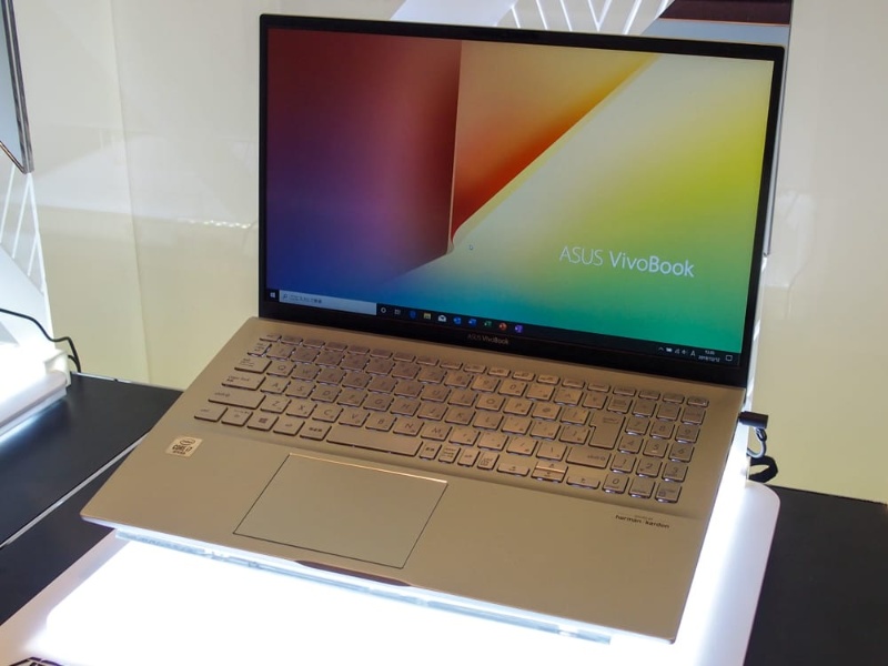Asusがカラバリ5色のノートpc Vivobook S15 インフルエンサーに憧れる若者に訴求 日経クロステック Xtech