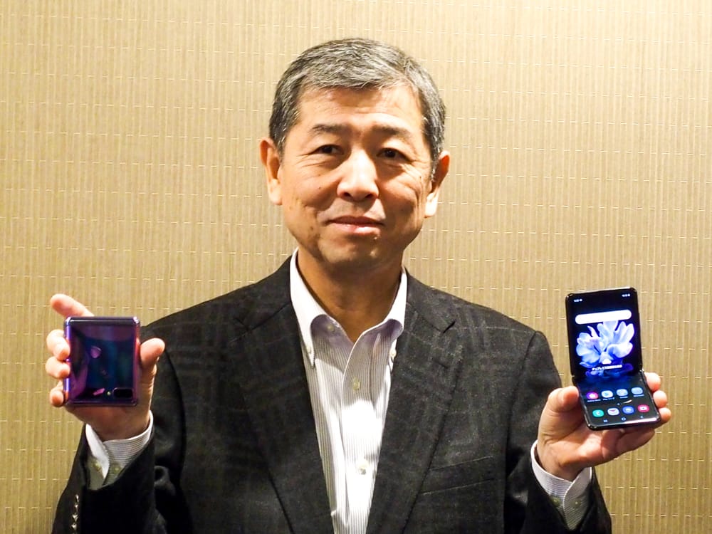 KDDIが縦型折り畳みスマホ「Galaxy Z Flip」を独占販売、本格普及への