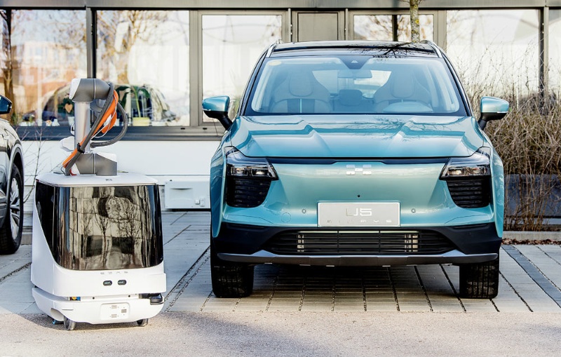 中国 愛馳汽車 自走式充電ロボットを開発中 日経クロステック Xtech