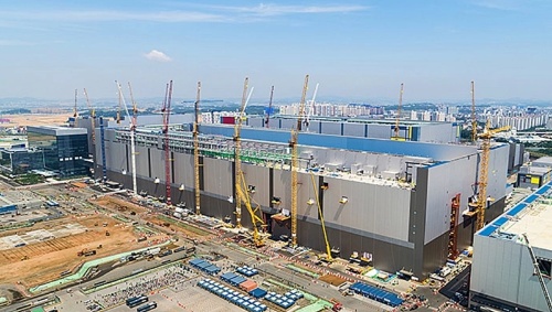 建設中の新工場