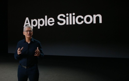 Mac向け自社製プロセッサーを発表するアップル CEO(最高経営責任者)のティム・クック氏