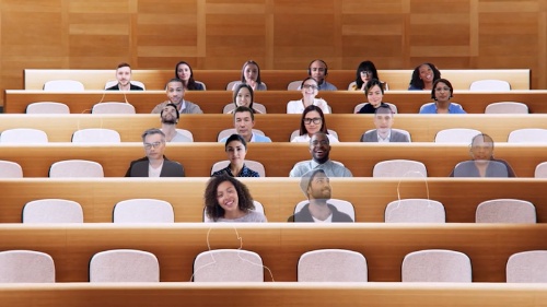 Microsoft TeamsのTogetherモード。講堂ビューで参加者同士が互いに相手を把握しやすくした