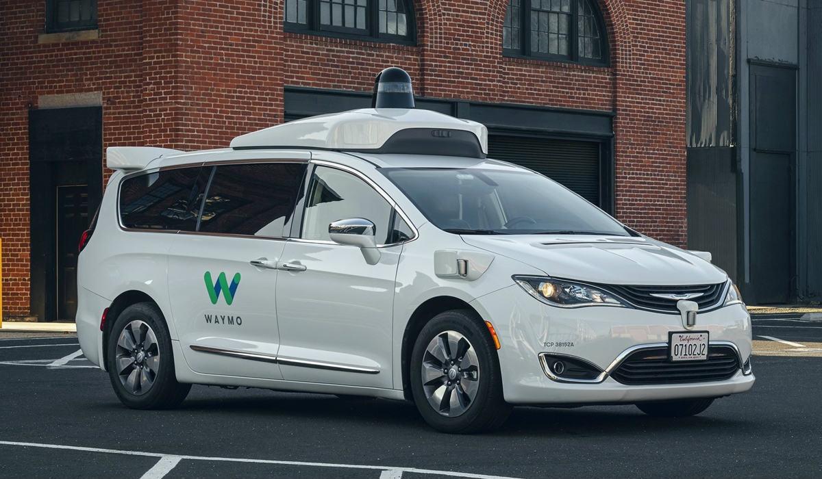 FCAとWaymo、小型商用車にレベル4の自動運転機能 | 日経クロステック（xTECH）
