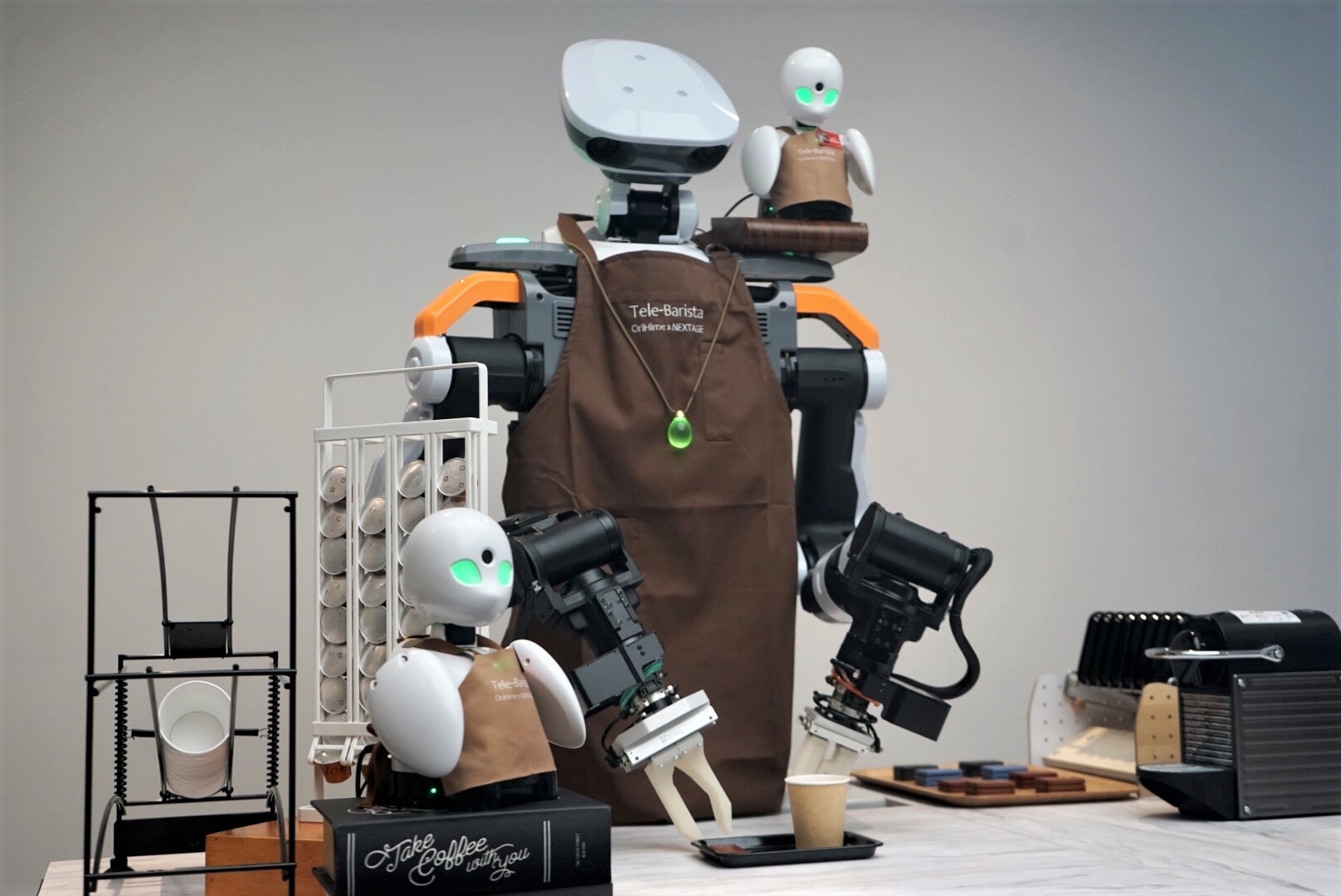双腕ロボットと分身ロボットを組み合わせてコーヒーをいれるシステム （撮影：日経クロステック）