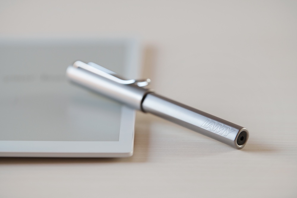 FCCLが電子ペーパー「クアデルノ」の新モデル、ワコム製