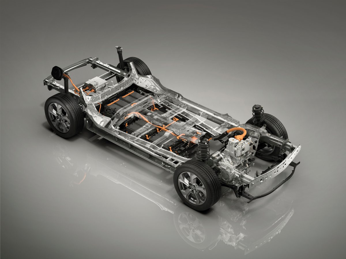 マツダ、ロータリーの航続距離延長は中止 PHEVとHEVへ | 日経クロス