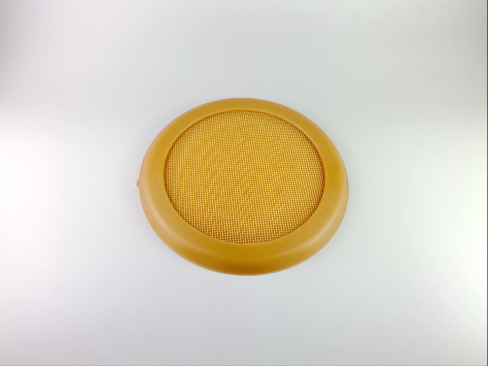図1　スピーカーグリルの金型による試作品