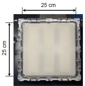 25cm角の光触媒パネル反応器