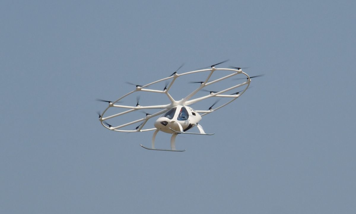 飛行デモ中のボロコプターの機体