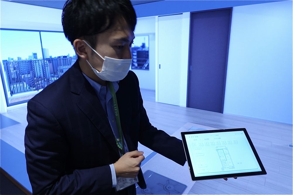 3次元LEDシアターで、間取り図を見せながら説明するもよう