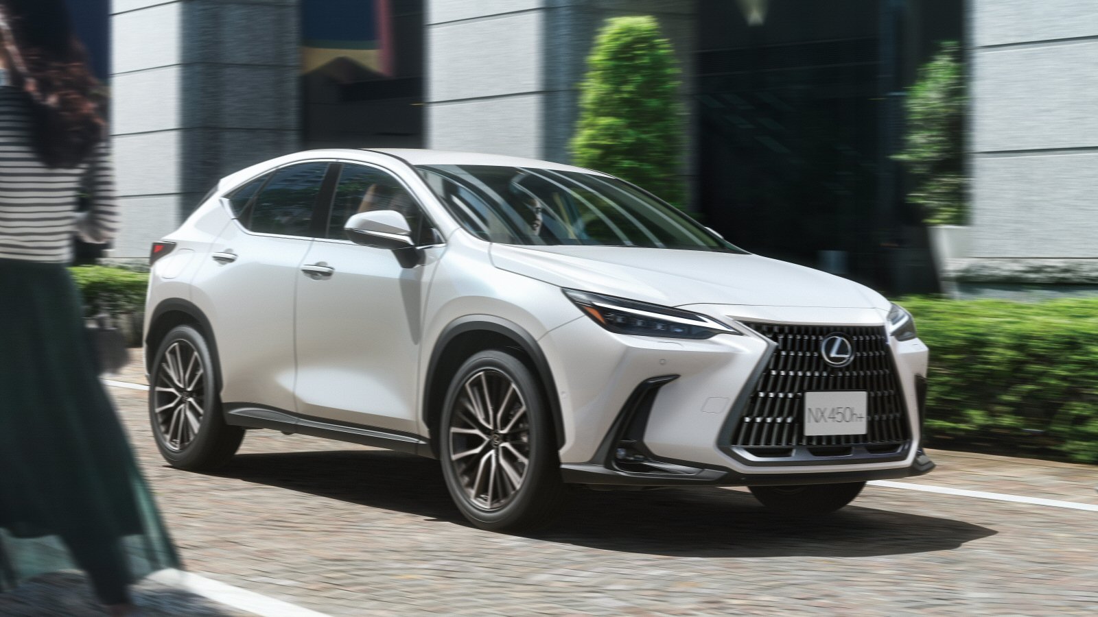 レクサス初のPHEV「NX」、RAV4のシステムとどう違う？ | 日経クロス