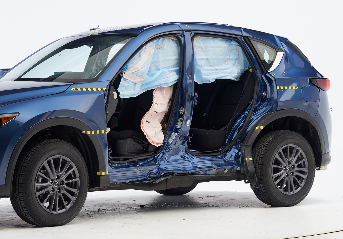 厳しくなった米IIHSの側面衝突試験、好成績はマツダ「CX-5」のみ（2