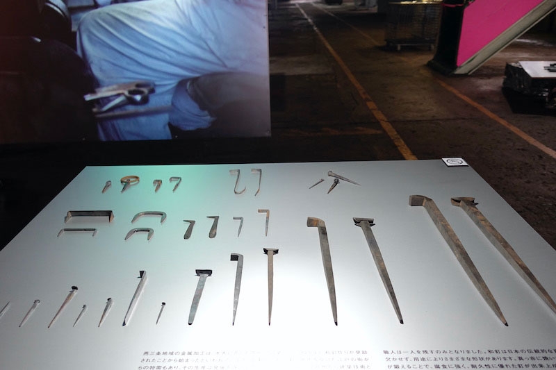 図2 和釘 「あらゆる製品の製造技術は、和釘の応用であるといっても過言ではない」（「Tsubame-Sanjo Factory Museum」実行委員会）が、現在、燕三条地域の和釘専門の鍛治職人は1人のみ。（出所：松田千穂）