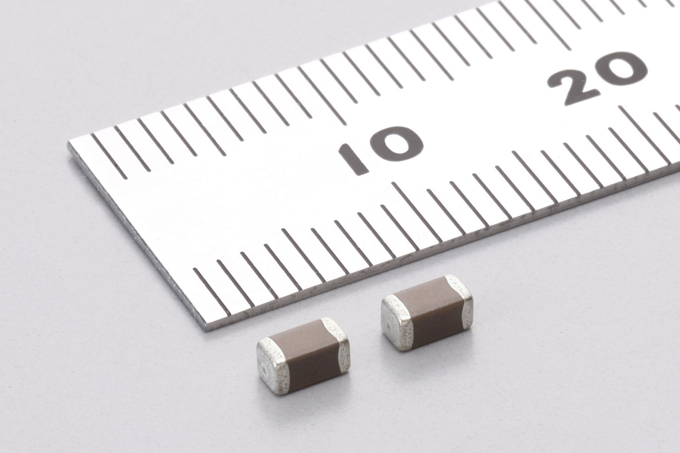 村田製作所の車載MLCC、16V・3216サイズで業界最大容量 | 日経クロス