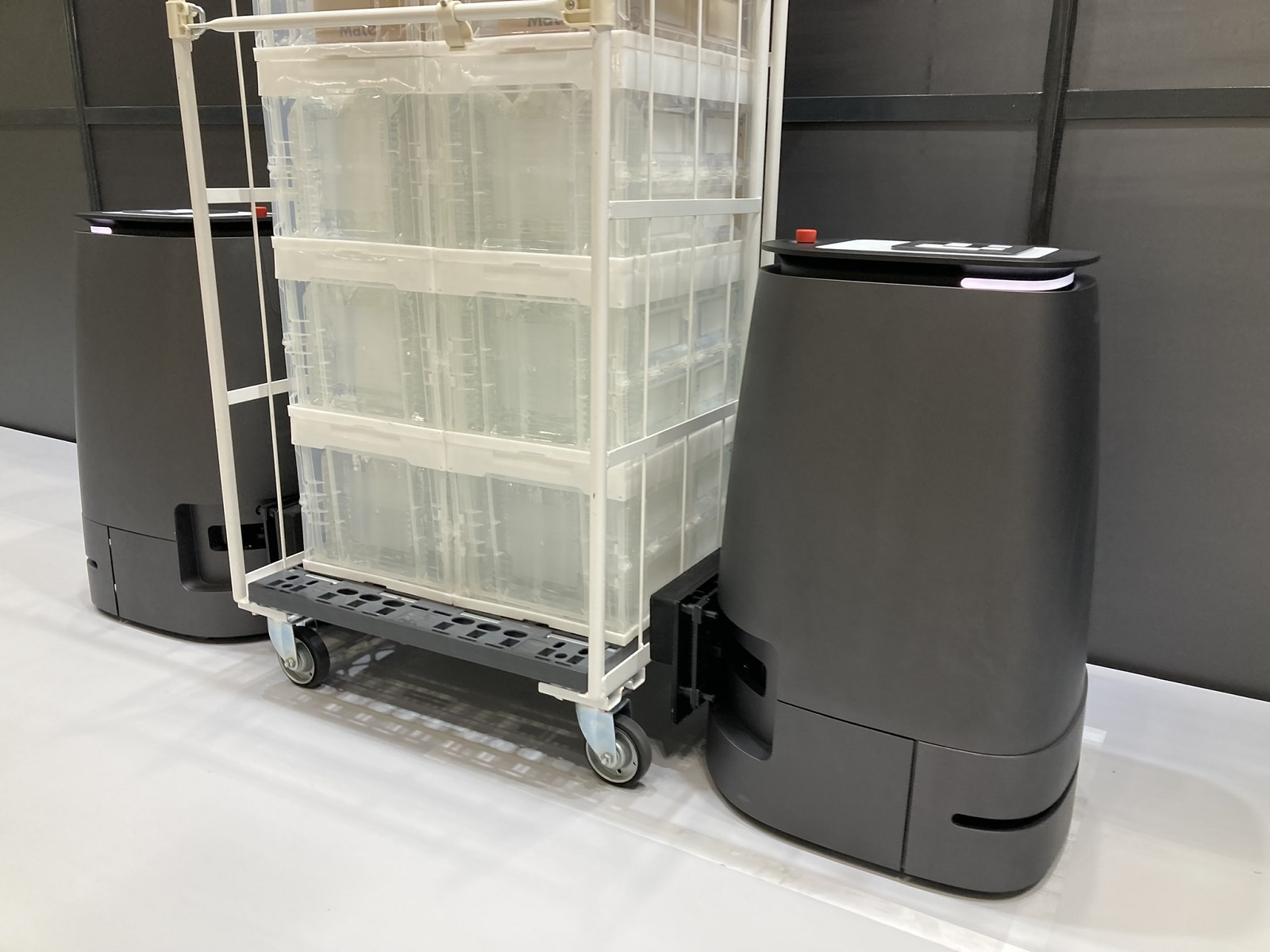 資産運用の手法でAGVを制御、NECが新手法開発 搬送時間半分に | 日経