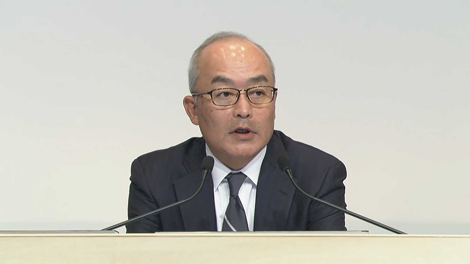 図1　決算説明会に登壇したソニーG 副社長 兼 CFOの十時裕樹氏