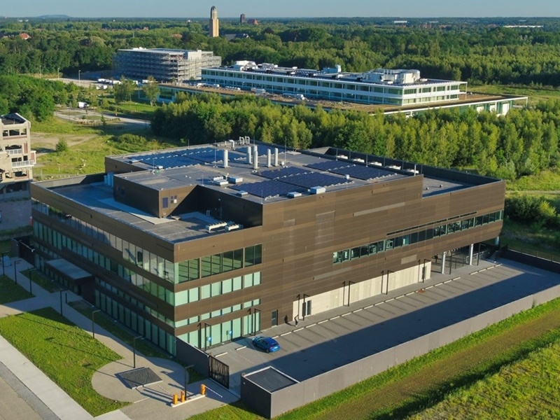 図　SOLiTHORが拠点を置くベルギーの「EnergyVille 2 研究棟」（リンブルフ州ヘンク市） （出所：imec）