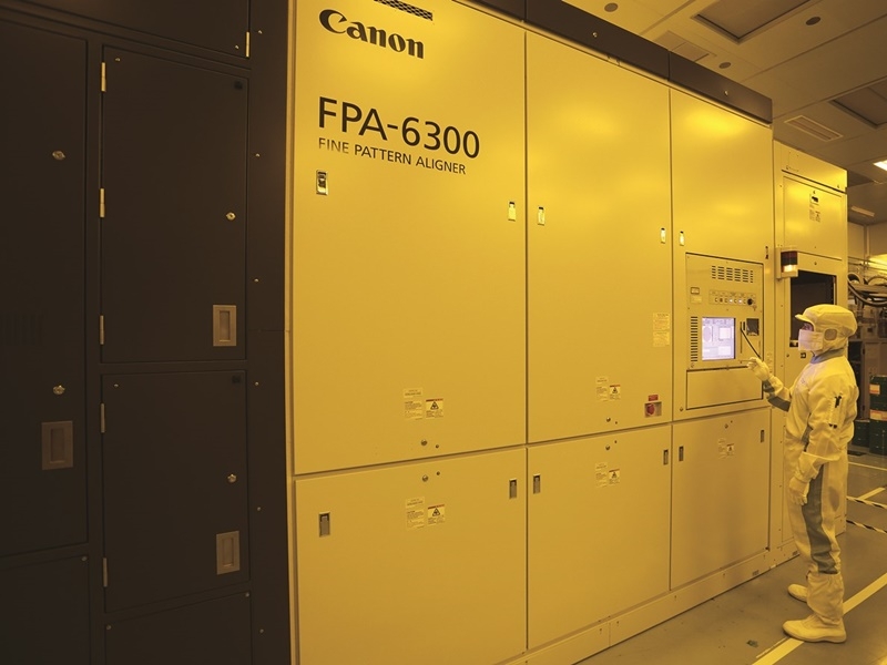 図　新オプションは工場で稼動しているKrF露光装置「FPA-6300ES6a」に適用できる （画像：キヤノン）