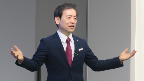 今後の経営方針について説明するNTT東日本の渋谷直樹社長