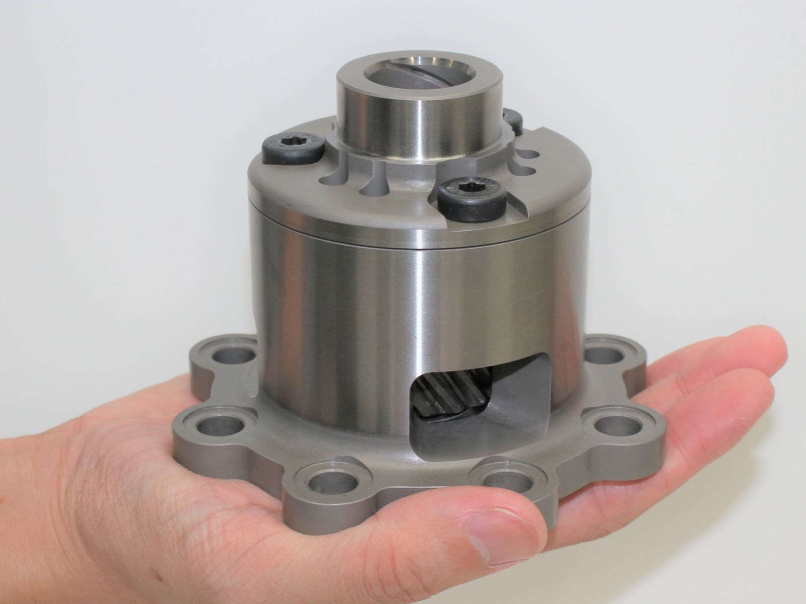 ジェイテクトがEV用の小型デフを開発、高トルク密度と高耐久性を両立