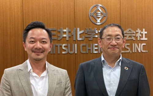 左はアペリオンのManaging DirectorであるChris Chen氏、右は三井化学代表取締役専務執行役員の芳野正氏(写真:三井化学)