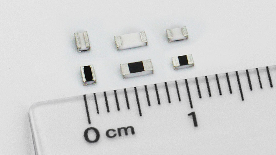 車載向けにロームがシャント抵抗器、1220サイズで1W定格 | 日経