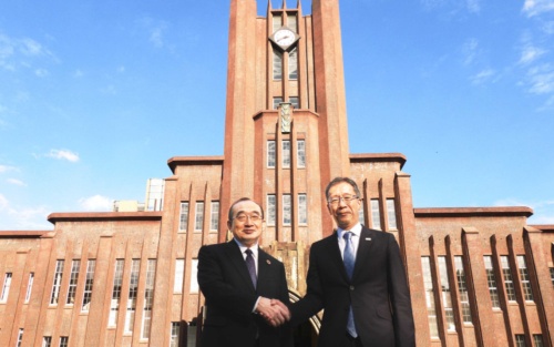 三菱地所執行役社長の吉田淳一氏(左)と東京大学総長の藤井輝夫氏(出所:三菱地所、東京大学)