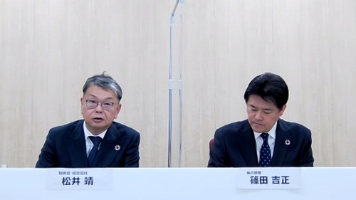 デンソー取締役・経営役員の松井靖氏（左）