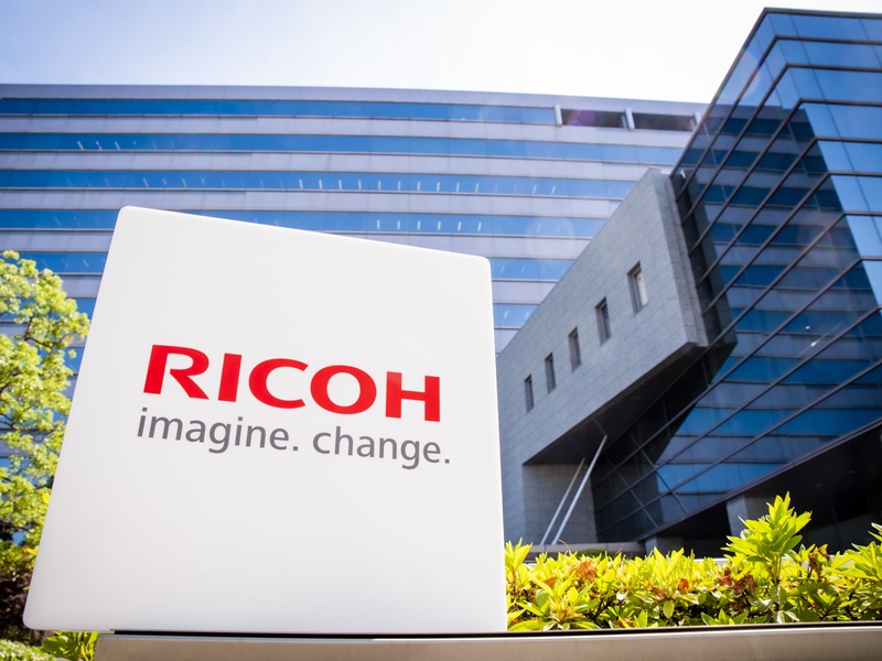 リコーに吹いた2つの逆風、今期の営業利益は11.1％減の700億円