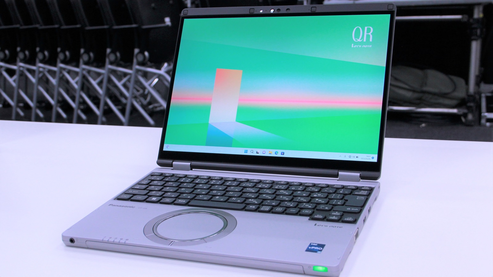 パナソニックがレッツノート「QV8」発表、12型の2イン1パソコンで1キロ